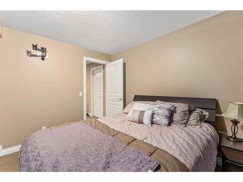 1733 Evergreen Drive Sw, Calgary, AB - Indoor Photo Showing Bedroom