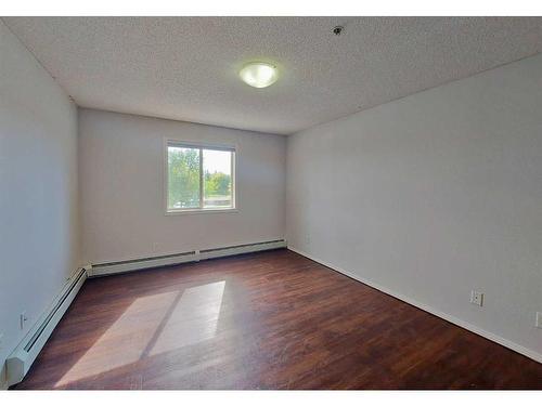 2200-6224 17 Avenue Se, Calgary, AB - Indoor Photo Showing Other Room