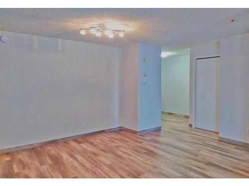 2200-6224 17 Avenue Se, Calgary, AB - Indoor Photo Showing Other Room