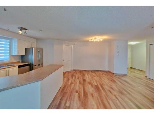 2200-6224 17 Avenue Se, Calgary, AB - Indoor Photo Showing Kitchen