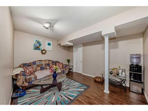 158 Laguna Circle Ne, Calgary, AB - Indoor Photo Showing Living Room