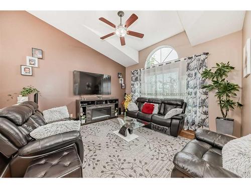 158 Laguna Circle Ne, Calgary, AB - Indoor Photo Showing Living Room