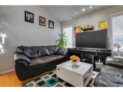 807 Erin Woods Drive Se, Calgary, AB - Indoor Photo Showing Living Room