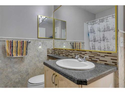 807 Erin Woods Drive Se, Calgary, AB - Indoor Photo Showing Bathroom