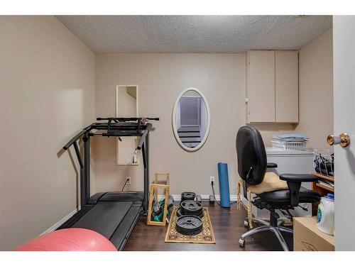 807 Erin Woods Drive Se, Calgary, AB - Indoor Photo Showing Gym Room