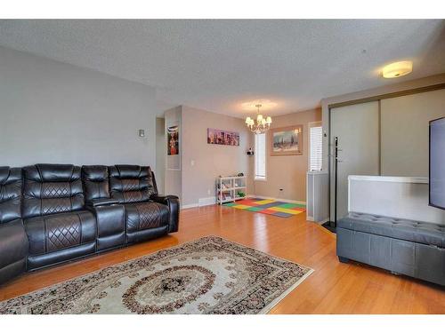 807 Erin Woods Drive Se, Calgary, AB - Indoor Photo Showing Living Room