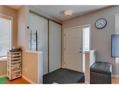 807 Erin Woods Drive Se, Calgary, AB - Indoor Photo Showing Other Room