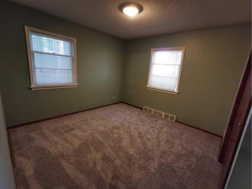 223 29 Avenue Nw, Calgary, AB - Indoor Photo Showing Other Room