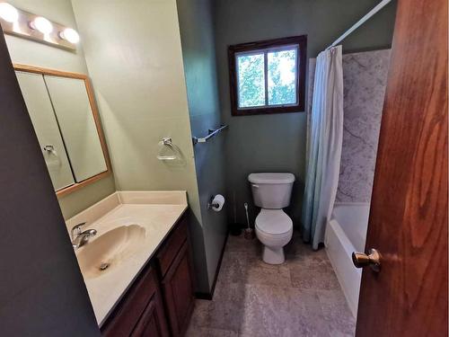 223 29 Avenue Nw, Calgary, AB - Indoor Photo Showing Bathroom