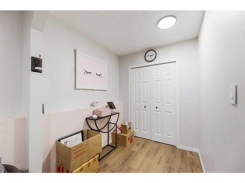 32 Cedardale Road Sw, Calgary, AB - Indoor Photo Showing Other Room