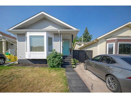 32 Cedardale Road Sw, Calgary, AB - Outdoor