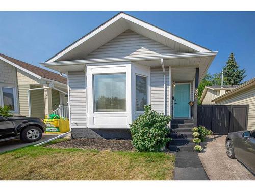 32 Cedardale Road Sw, Calgary, AB - Outdoor