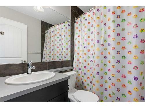 47 Sunset Terrace, Cochrane, AB - Indoor Photo Showing Bathroom