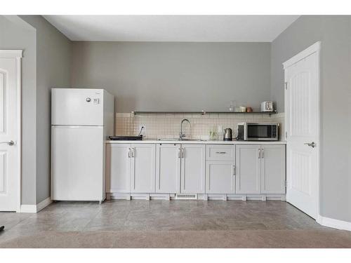 47 Sunset Terrace, Cochrane, AB - Indoor Photo Showing Kitchen