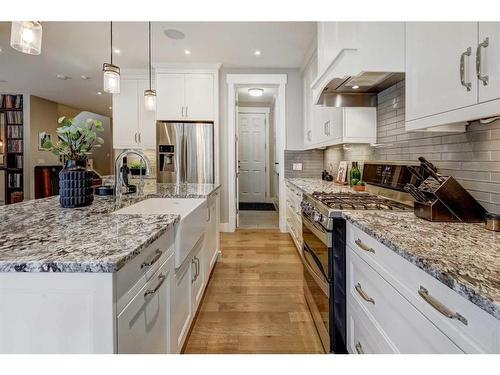 1215 15 Street Se, Calgary, AB - Indoor Photo Showing Kitchen With Upgraded Kitchen