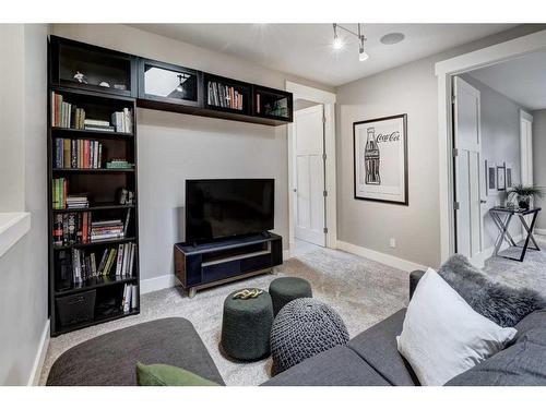 1215 15 Street Se, Calgary, AB - Indoor Photo Showing Other Room