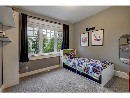 1215 15 Street Se, Calgary, AB - Indoor Photo Showing Bedroom