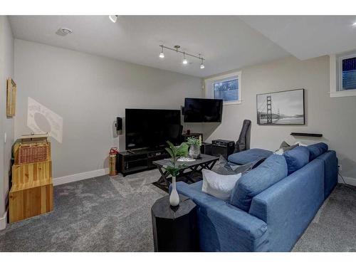 1215 15 Street Se, Calgary, AB - Indoor