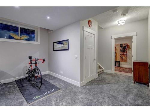 1215 15 Street Se, Calgary, AB - Indoor Photo Showing Other Room