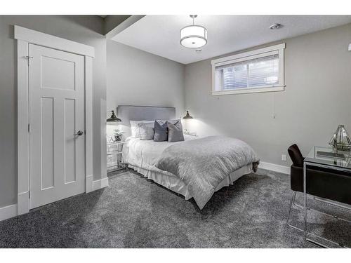 1215 15 Street Se, Calgary, AB - Indoor Photo Showing Bedroom