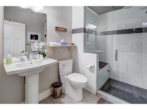 1215 15 Street Se, Calgary, AB - Indoor Photo Showing Bathroom