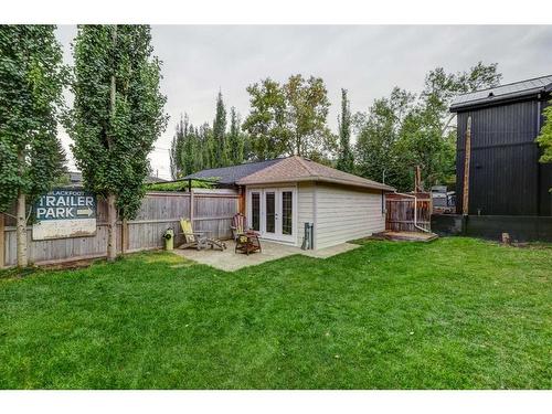 1215 15 Street Se, Calgary, AB - Outdoor With Backyard