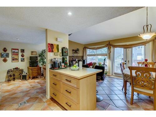 52-2225 Oakmoor Drive Sw, Calgary, AB - Indoor Photo Showing Dining Room