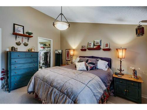 52-2225 Oakmoor Drive Sw, Calgary, AB - Indoor Photo Showing Bedroom