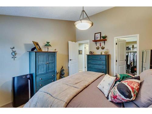 52-2225 Oakmoor Drive Sw, Calgary, AB - Indoor Photo Showing Bedroom