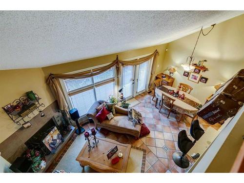 52-2225 Oakmoor Drive Sw, Calgary, AB - Indoor With Fireplace