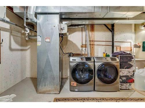 52-2225 Oakmoor Drive Sw, Calgary, AB - Indoor Photo Showing Laundry Room