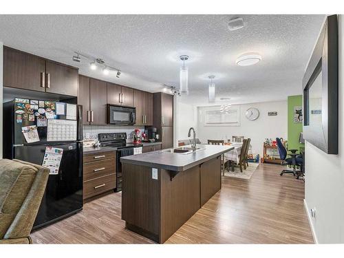 414 Mckenzie Towne Close Se, Calgary, AB - Indoor Photo Showing Kitchen