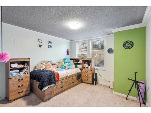 414 Mckenzie Towne Close Se, Calgary, AB - Indoor Photo Showing Bedroom