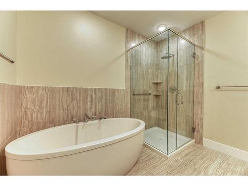 302-33 Burma Star Road Sw, Calgary, AB - Indoor Photo Showing Bathroom