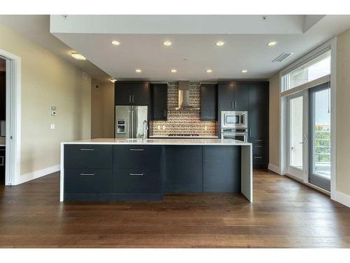 302-33 Burma Star Road Sw, Calgary, AB - Indoor Photo Showing Kitchen With Upgraded Kitchen