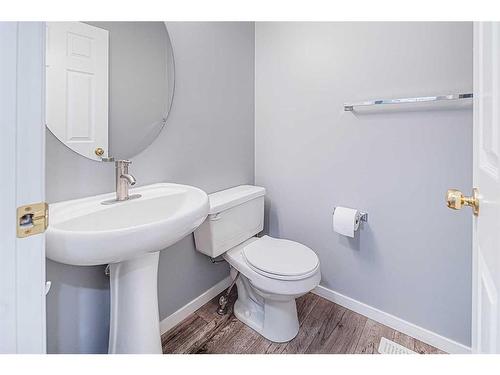 216 Cougar Ridge Drive Sw, Calgary, AB - Indoor Photo Showing Bathroom