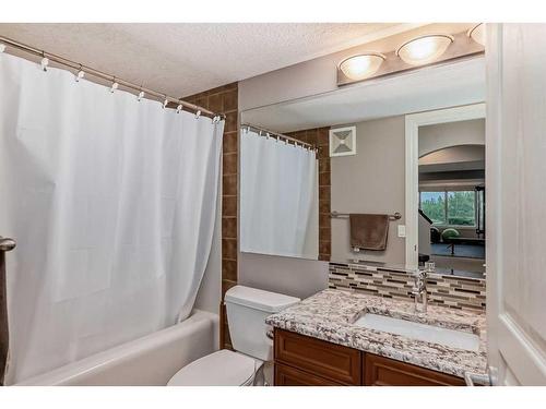 31 Tuscany Glen Park Nw, Calgary, AB - Indoor Photo Showing Bathroom