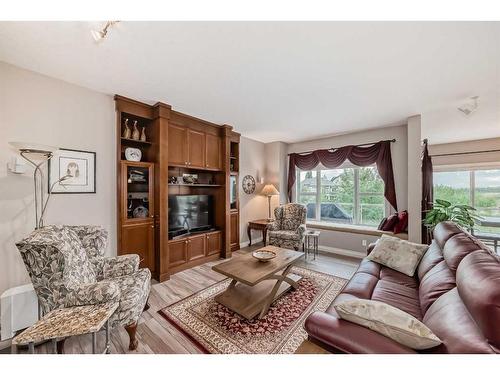 31 Tuscany Glen Park Nw, Calgary, AB - Indoor Photo Showing Living Room