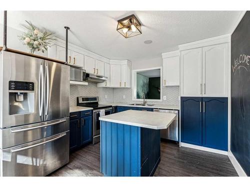 199 Hidden Creek Cove Nw, Calgary, AB - Indoor Photo Showing Kitchen With Double Sink With Upgraded Kitchen