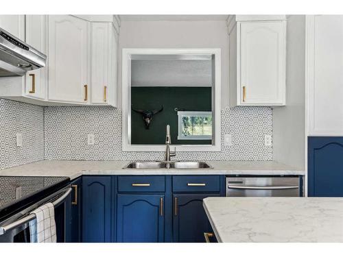 199 Hidden Creek Cove Nw, Calgary, AB - Indoor Photo Showing Kitchen With Double Sink With Upgraded Kitchen