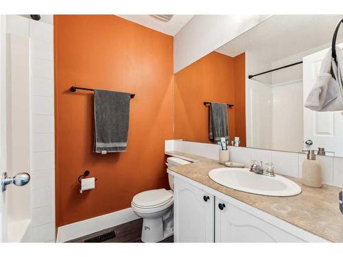 199 Hidden Creek Cove Nw, Calgary, AB - Indoor Photo Showing Bathroom