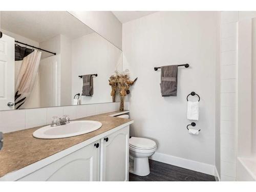 199 Hidden Creek Cove Nw, Calgary, AB - Indoor Photo Showing Bathroom