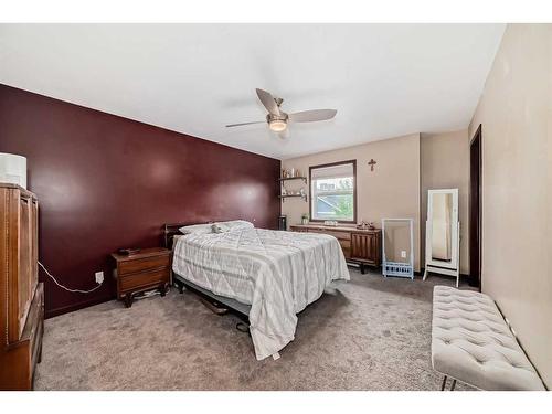 808-10 Auburn Bay Avenue Se, Calgary, AB - Indoor Photo Showing Bedroom