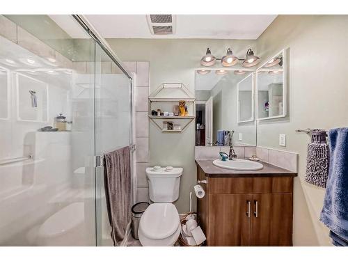 808-10 Auburn Bay Avenue Se, Calgary, AB - Indoor Photo Showing Bathroom