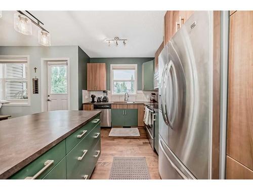 808-10 Auburn Bay Avenue Se, Calgary, AB - Indoor Photo Showing Kitchen With Double Sink