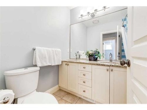 4722 21A Street Sw, Calgary, AB - Indoor Photo Showing Bathroom