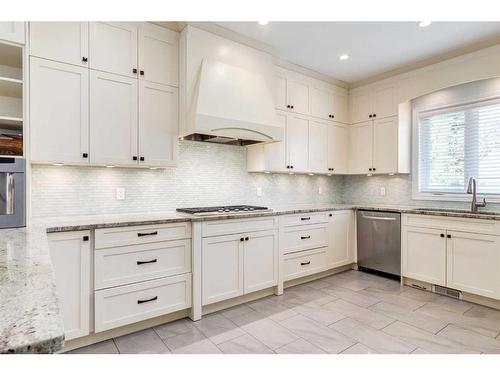 4722 21A Street Sw, Calgary, AB - Indoor Photo Showing Kitchen With Upgraded Kitchen