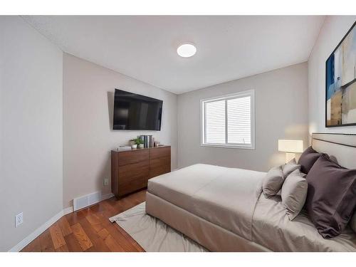 1 Valley Creek Road Nw, Calgary, AB - Indoor Photo Showing Bedroom