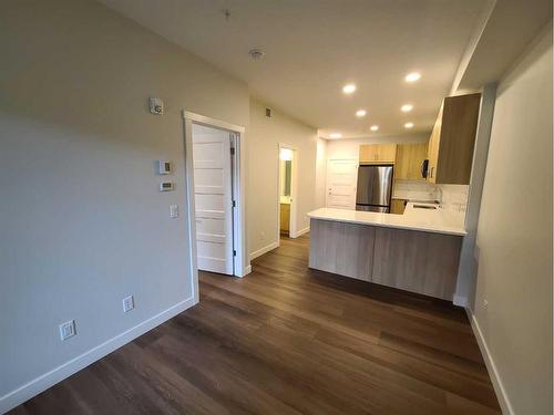 107-125 Wolf Hollow Crescent Se, Calgary, AB - Indoor Photo Showing Kitchen