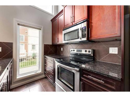 1006 Wentworth Villas Sw, Calgary, AB - Indoor Photo Showing Kitchen